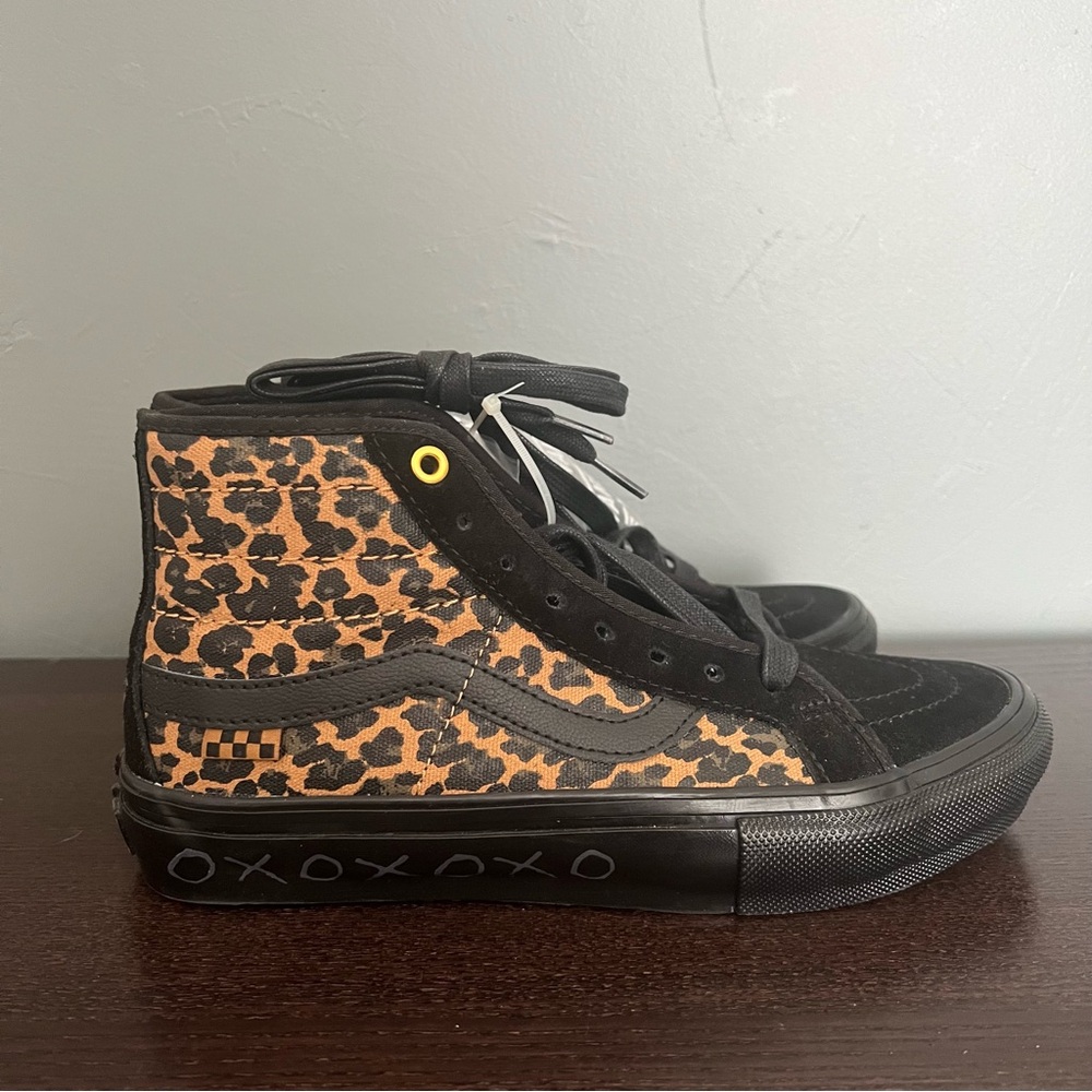 Vans Skate Sk8-Hi Deco Cher
Strauberry Cheetah 7.5 Men/ 9 Women
VNOA5KY9CY
